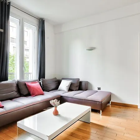 Quartier Champs-elysees 4 Free Netflix